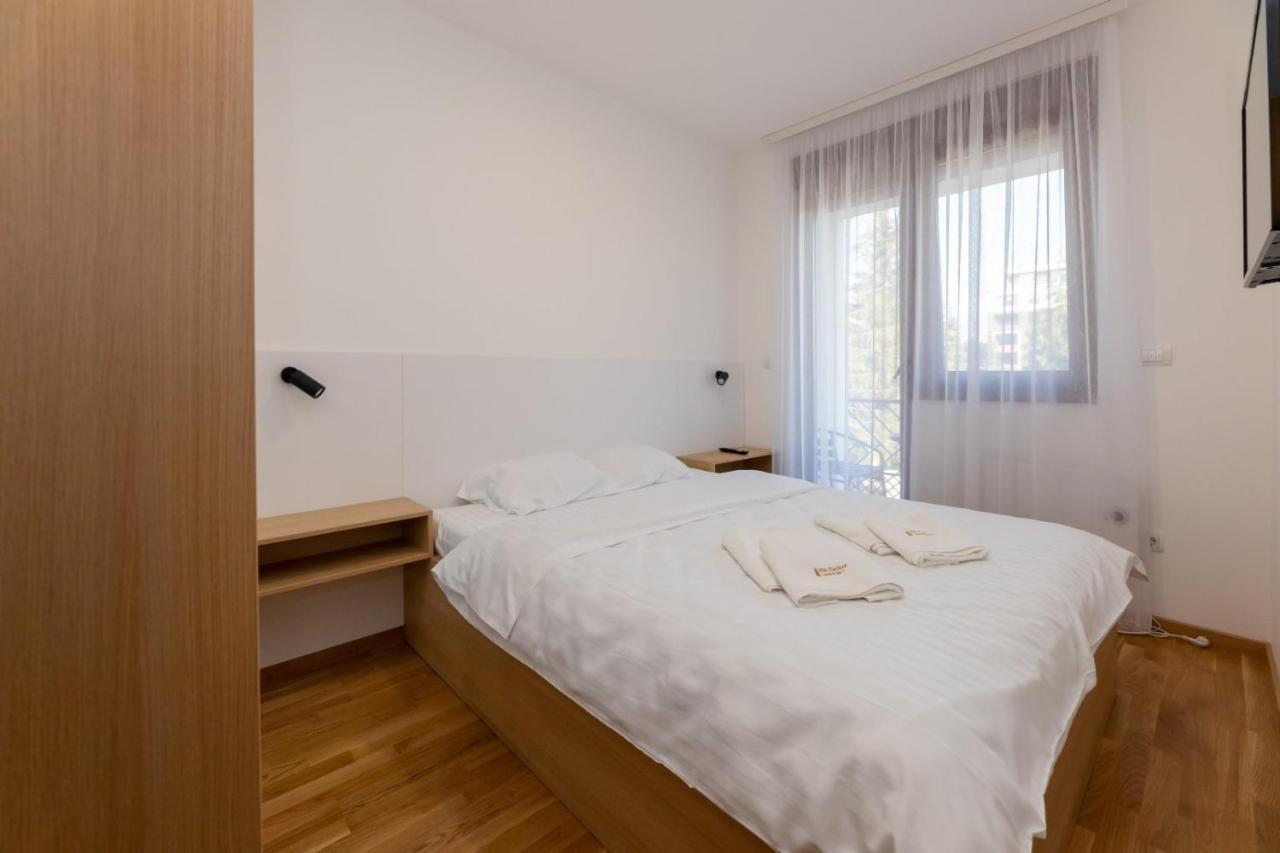 Luxury & Apartment *